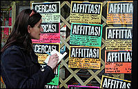 <B>A.A.A. cercasi casa disperatamente<br>Viaggio nel "calvario" dei fuori sede</B>