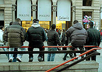 <B>Dalla precariet al vagabondaggio<br>ecco la nuova povert dei giovani</B>