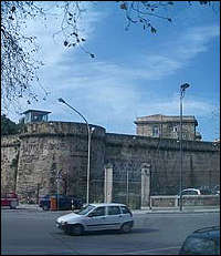 <B>La Camera dice s all'indulto<br>e le carceri esplodono di gioia</B>