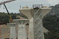 <B>L'Italia dei cantieri promessi<br>radiografia di uno spot</B>