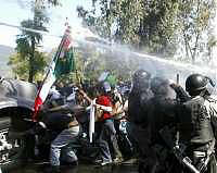 <B>Messico, la Polizia spara sugli insegnanti<br>due vittime dopo cinque mesi di proteste </B>